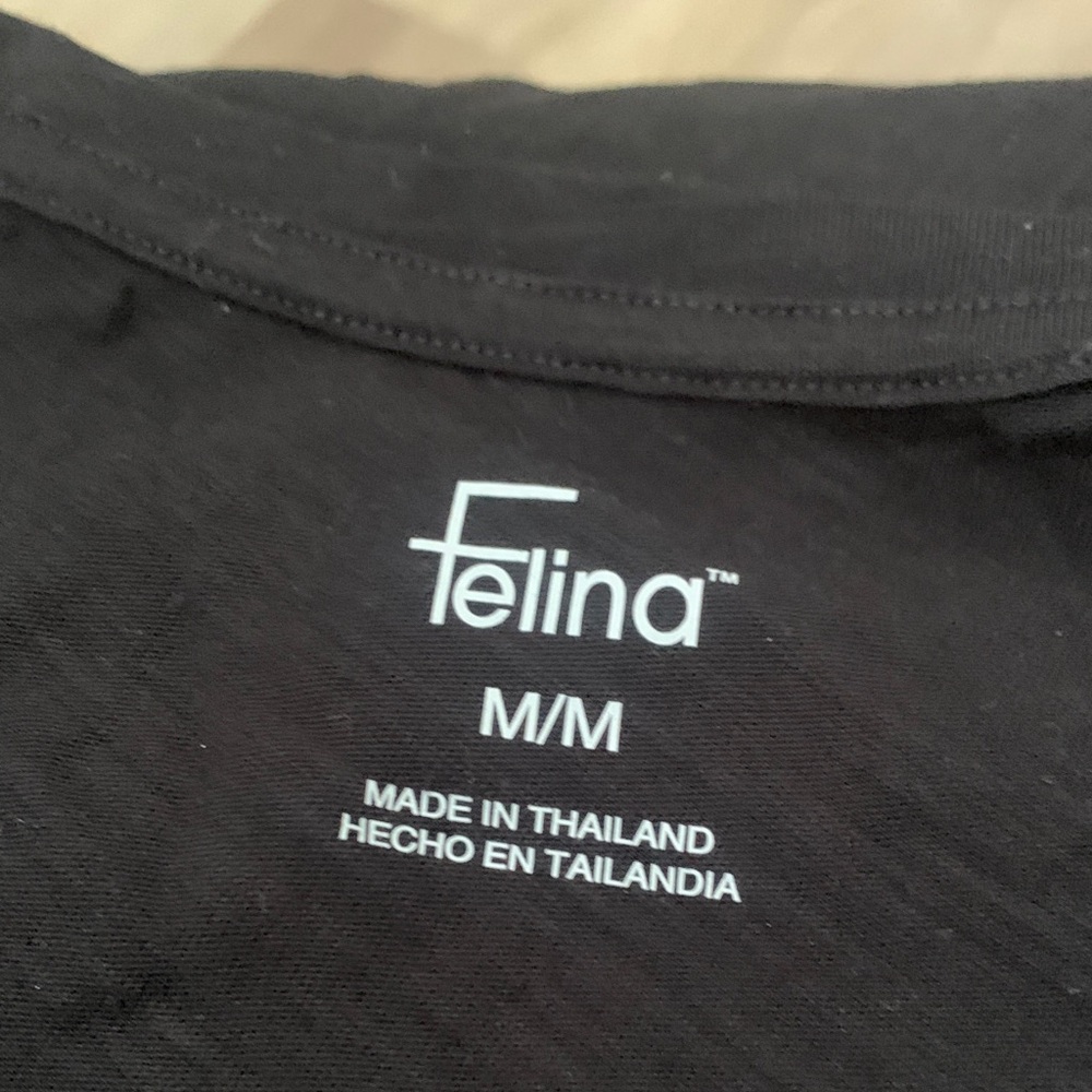 BNWT Felina Women's Classic Black V-Neck Tee - Picture 3 of 7